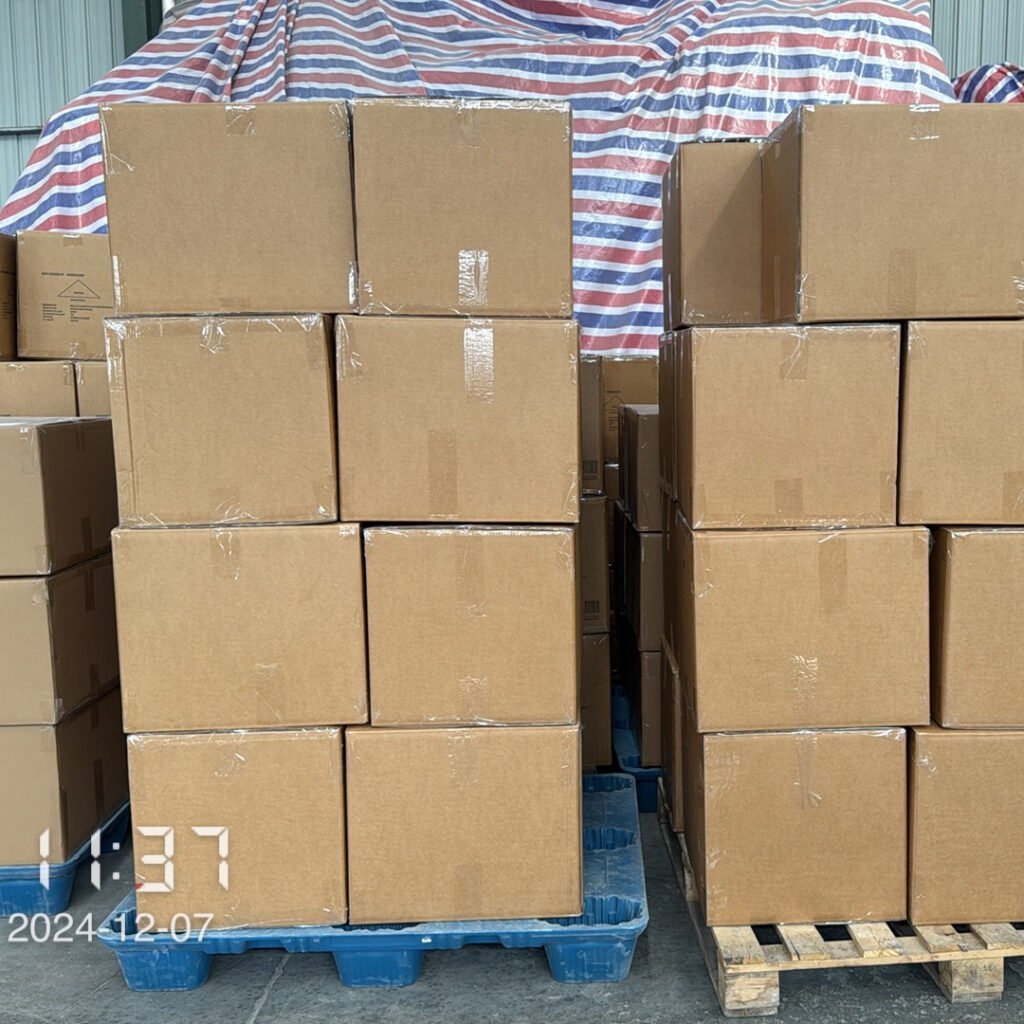 Final Count of Polyester Fiber Balls in Shipment Performing a final count to ensure the correct quantity of polyester fiber balls.