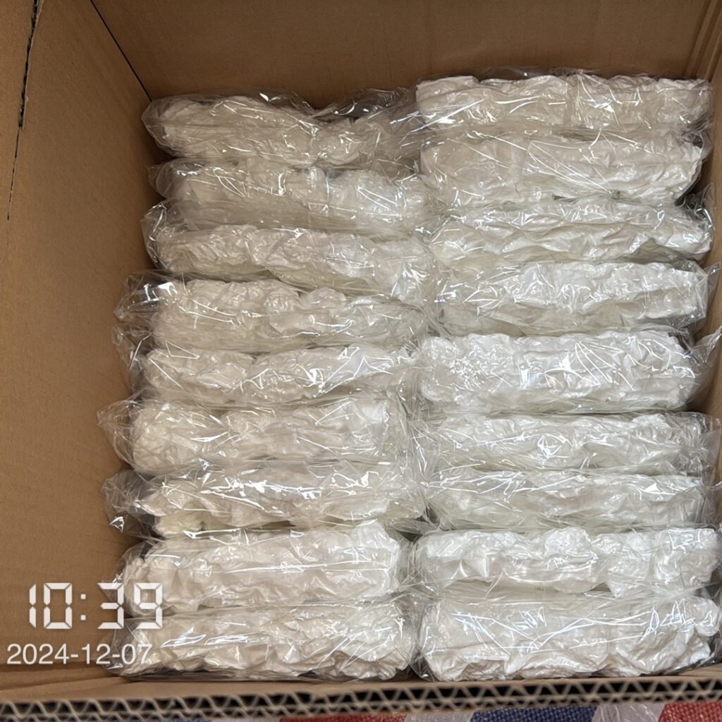 Checking the Packing Process of Polyester Fiber Balls Ensuring proper packing process for polyester fiber balls.