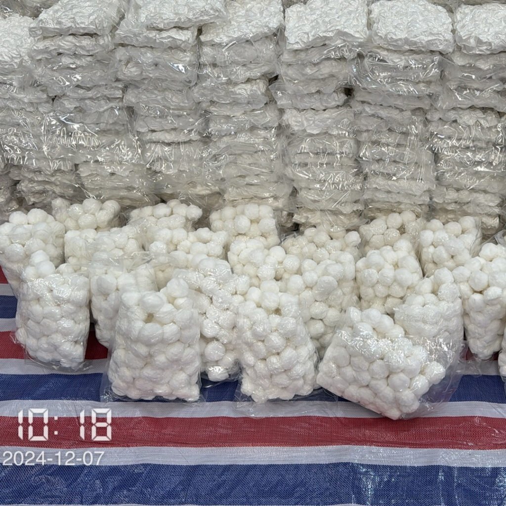 Verifying Quantity of Polyester Fiber Balls in Shipment Verifying the quantity of polyester fiber balls matches the order specifications.