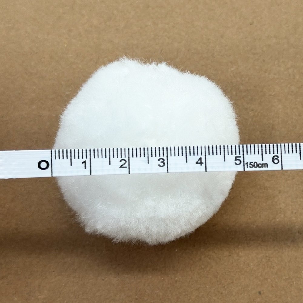 Measuring the diameter of a polyester fiber ball during inspection in Zhengzhou