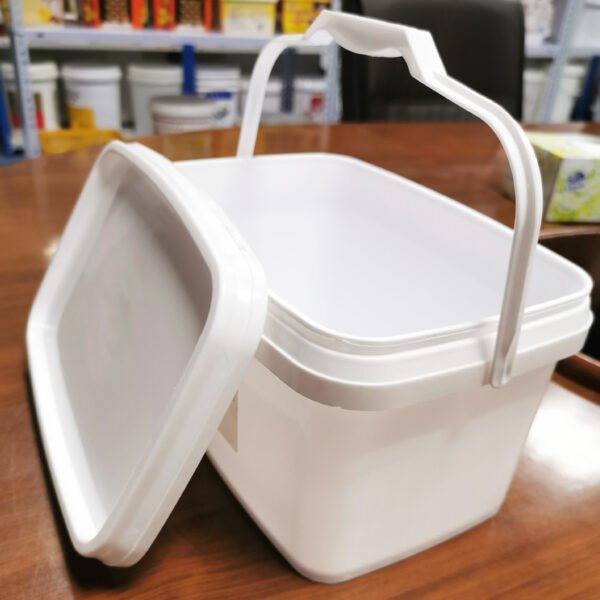 3.65L food-grade PP plastic pail with lid off and handle raised
