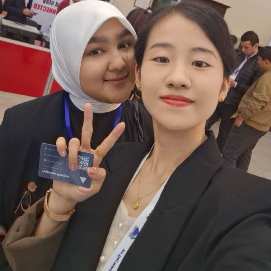 Building Cross-Cultural Connections with Uzbek Client Tiny with her Uzbek client at an exhibition, emphasizing cultural respect and global sourcing partnerships.