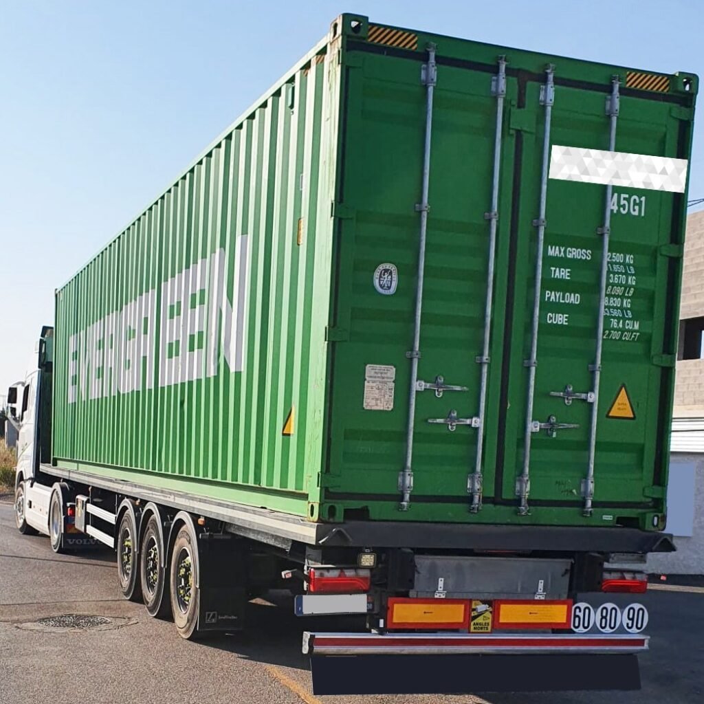 The 40HQ container arriving for multi-supplier consolidation managed by JXNUO.