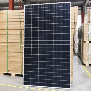 Large-format high-power mono half-cell solar panel for commercial and utility PV projects